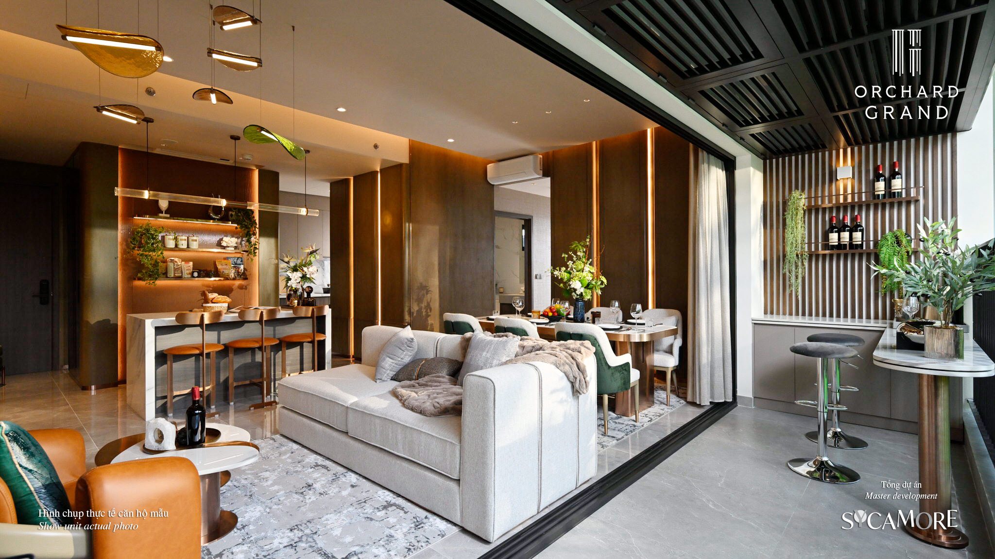 Phòng khách, ban công Căn hộ mẫu Orchard Grand 3PN